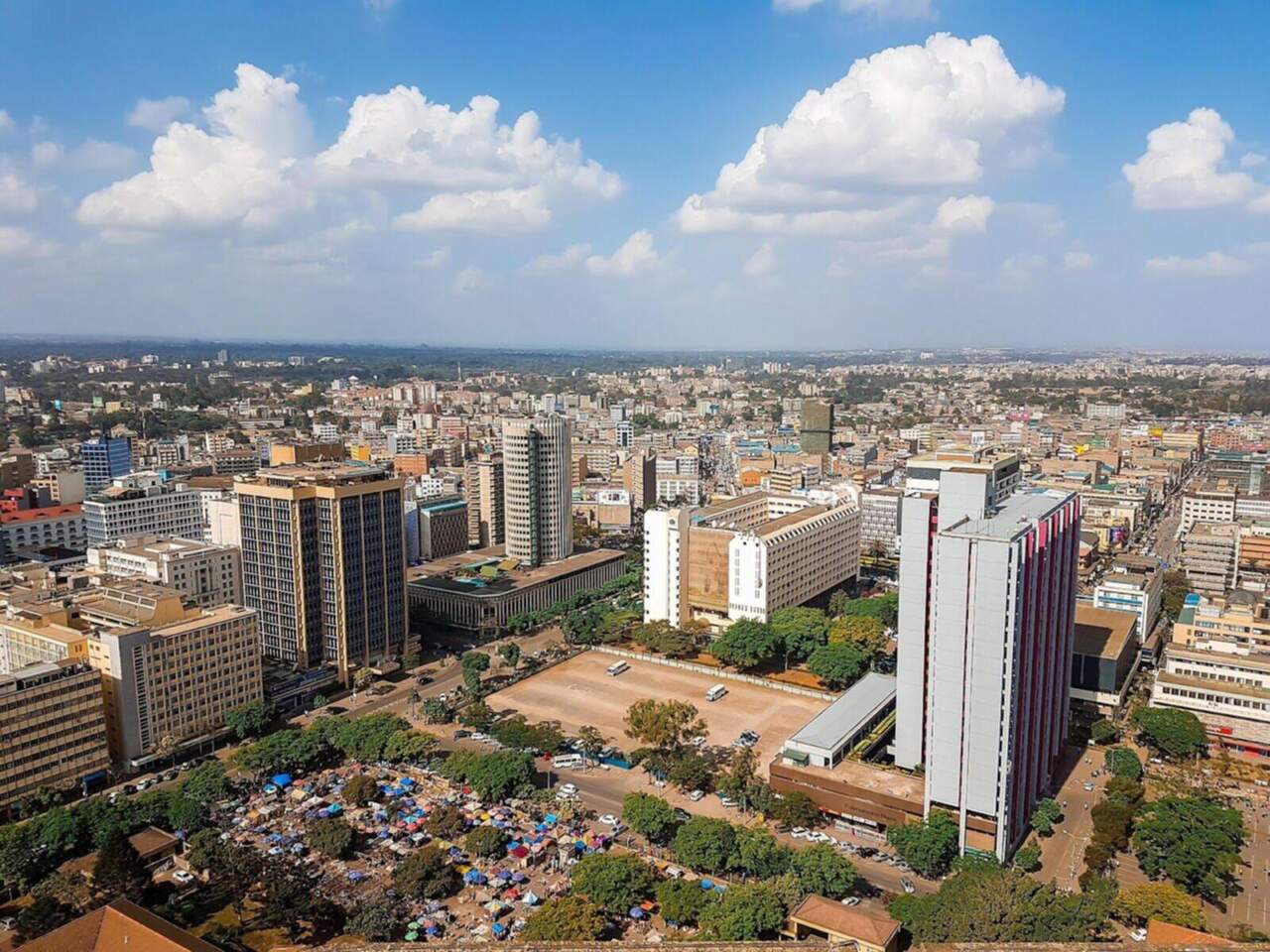 7 Days Kenya Safari – Bush, City & Beach Experience